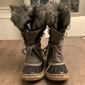 Sorel Joan of Arc Gray Fur-Trimmed Winter Boots